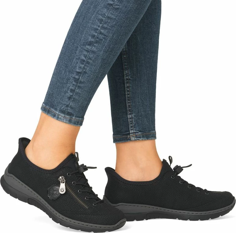 Atlete sportive femra Rieker, të zeza