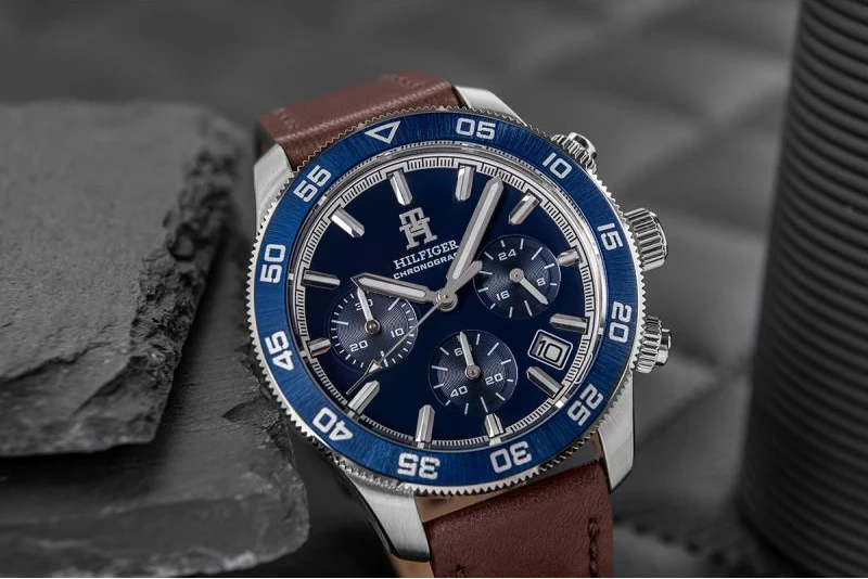 Orë dore për meshkuj Tommy Hilfiger, kafe