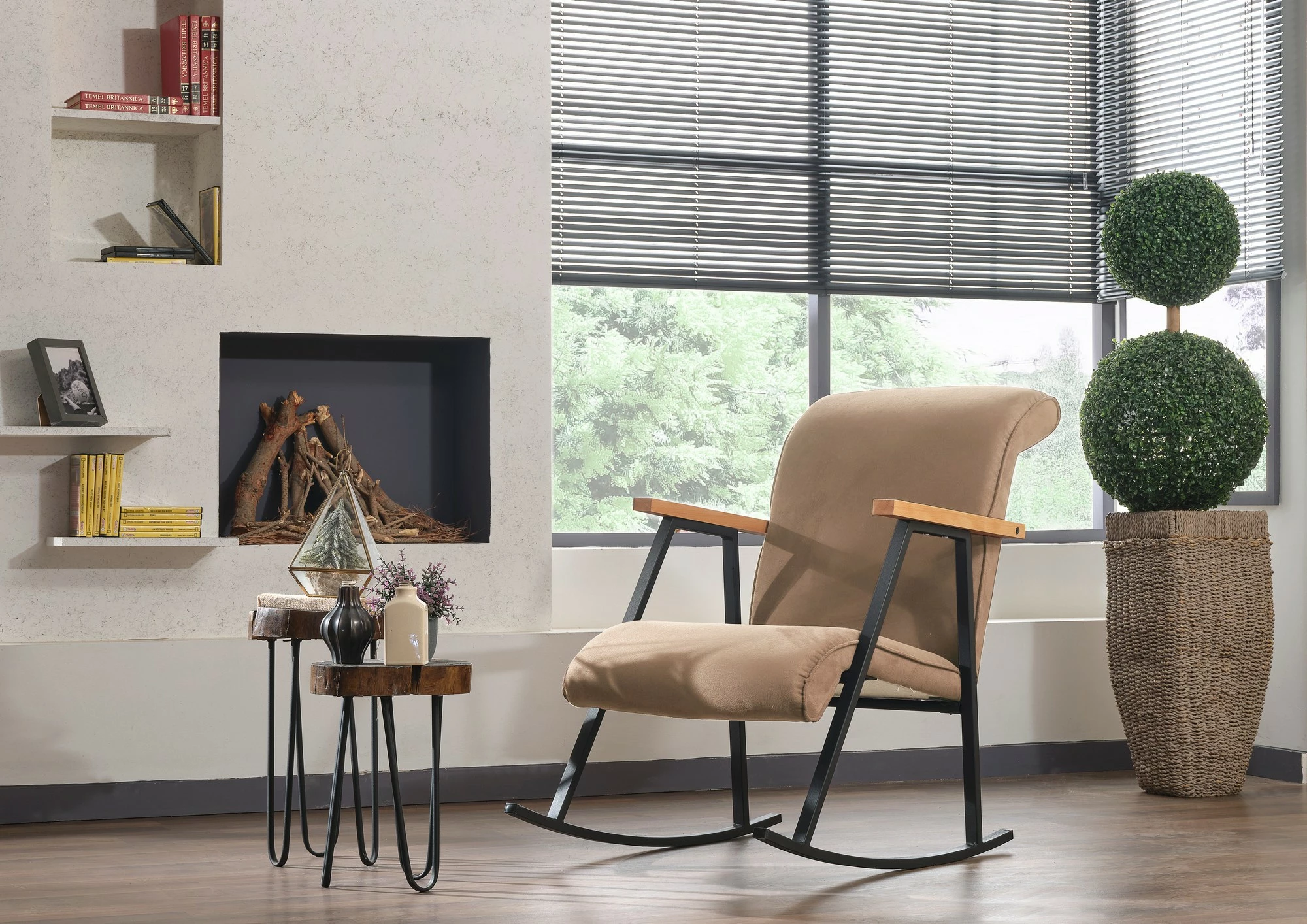 Karrige lëkundëse Yoka, kafe e çelët