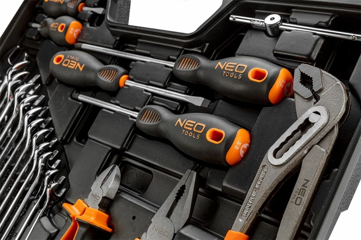 Set veglash Neo 08-945 143 copë (1/2\" & 1/4\"), portokalli/zezë, në valixhe