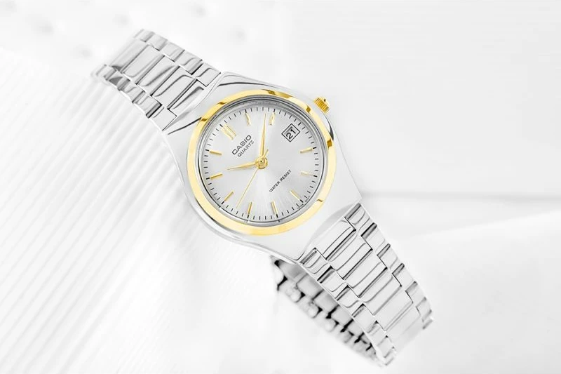 Orë dore për femra Casio, argjend