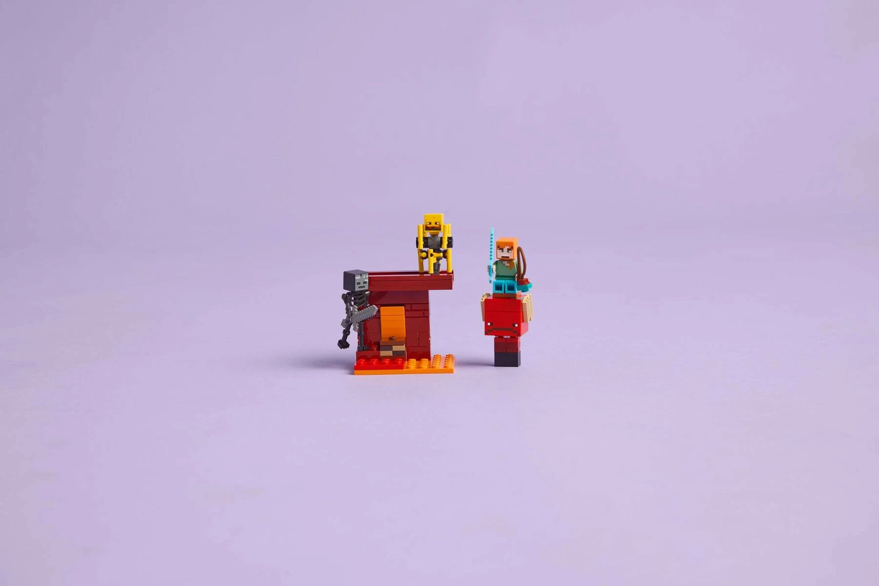 Set LEGO Minecraft The Nether Lava Battle 21266, 99 pjesë, 4 figura, 6+