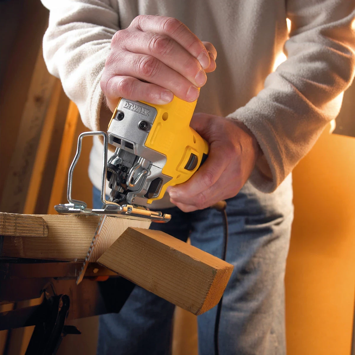 Sharrë xhigso DeWalt DW343K 550 W, 85 mm, me valixhe, e verdhë