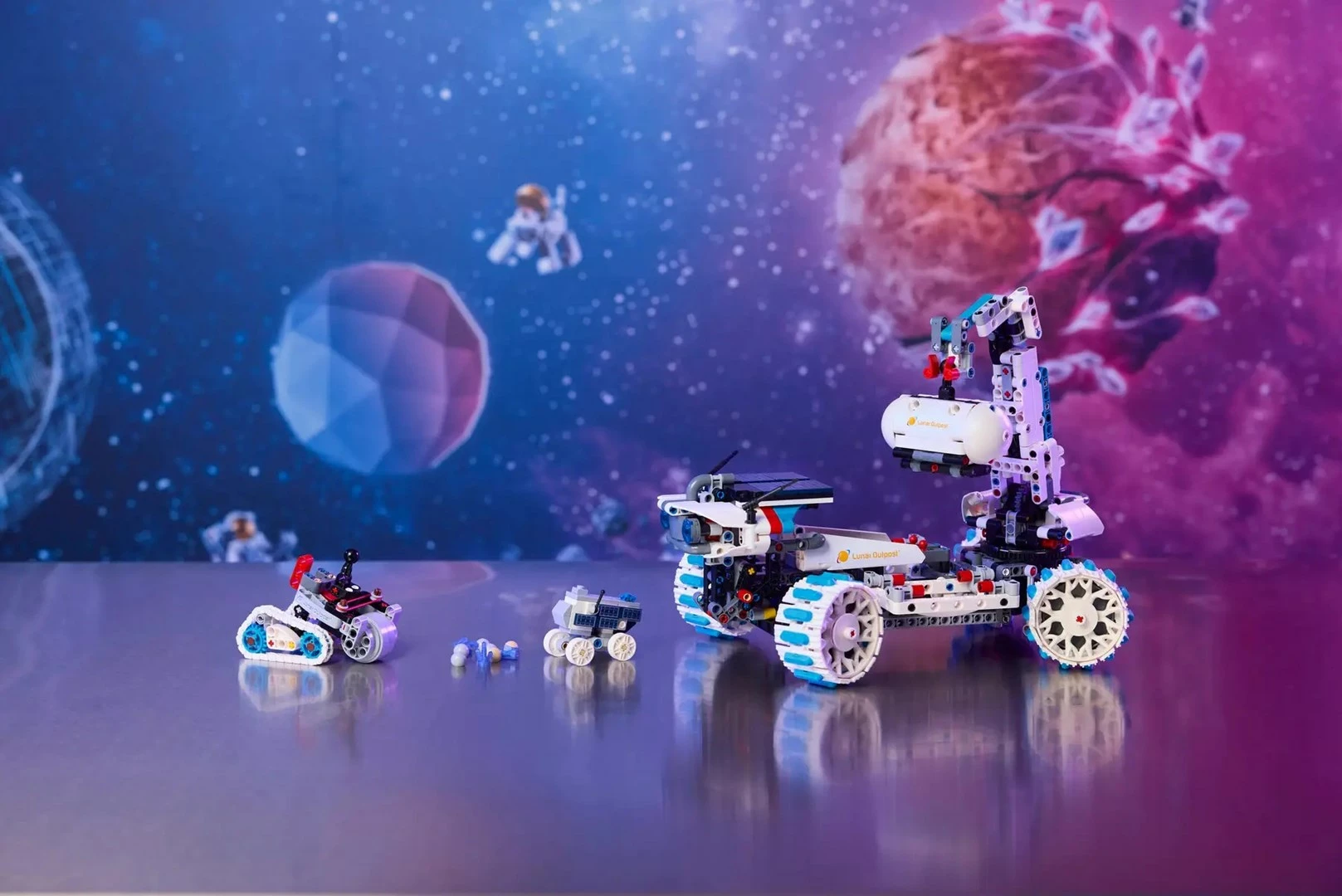 Set LEGO Technic Lunar Outpost Moon Rover 42211, 1082 pjesë, për fëmijë 10+