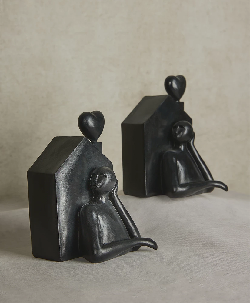 Figurë dekorative KEMMEL, polirezine e zezë, 13x12x18cm