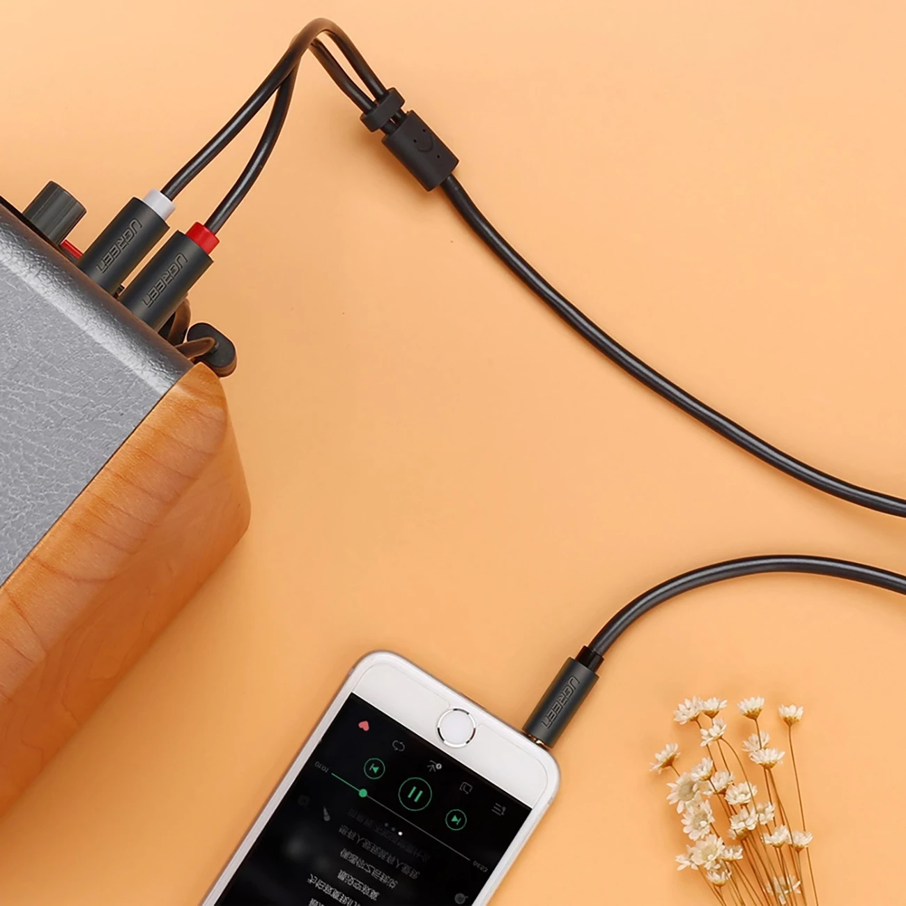 Kabllo audio Ugreen AV102 10510, 2m, mini jack 3.5mm në 2RCA, Gri