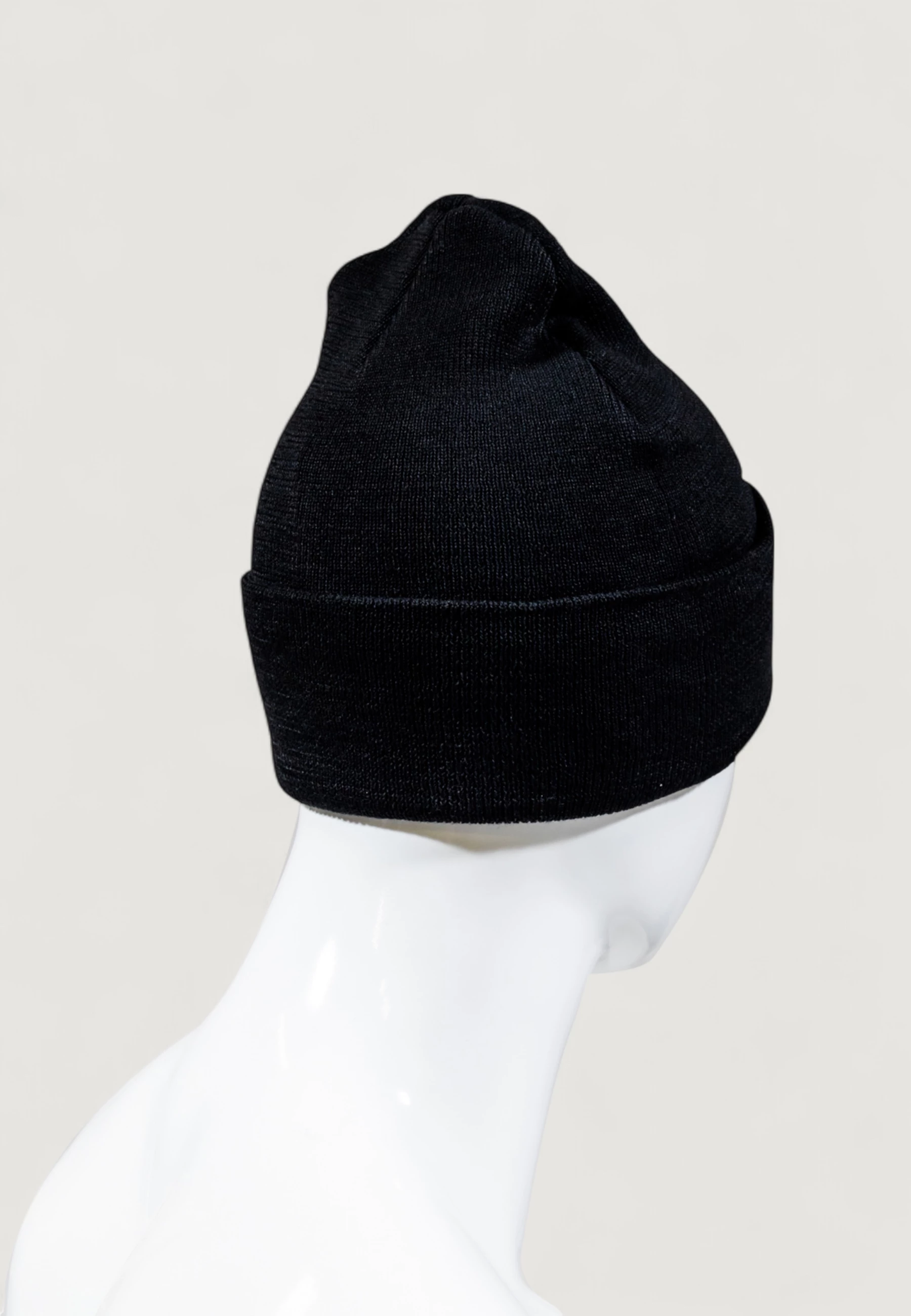 Kapelë beanie për meshkuj Armani Exchange XM001637 AF16950, e zezë