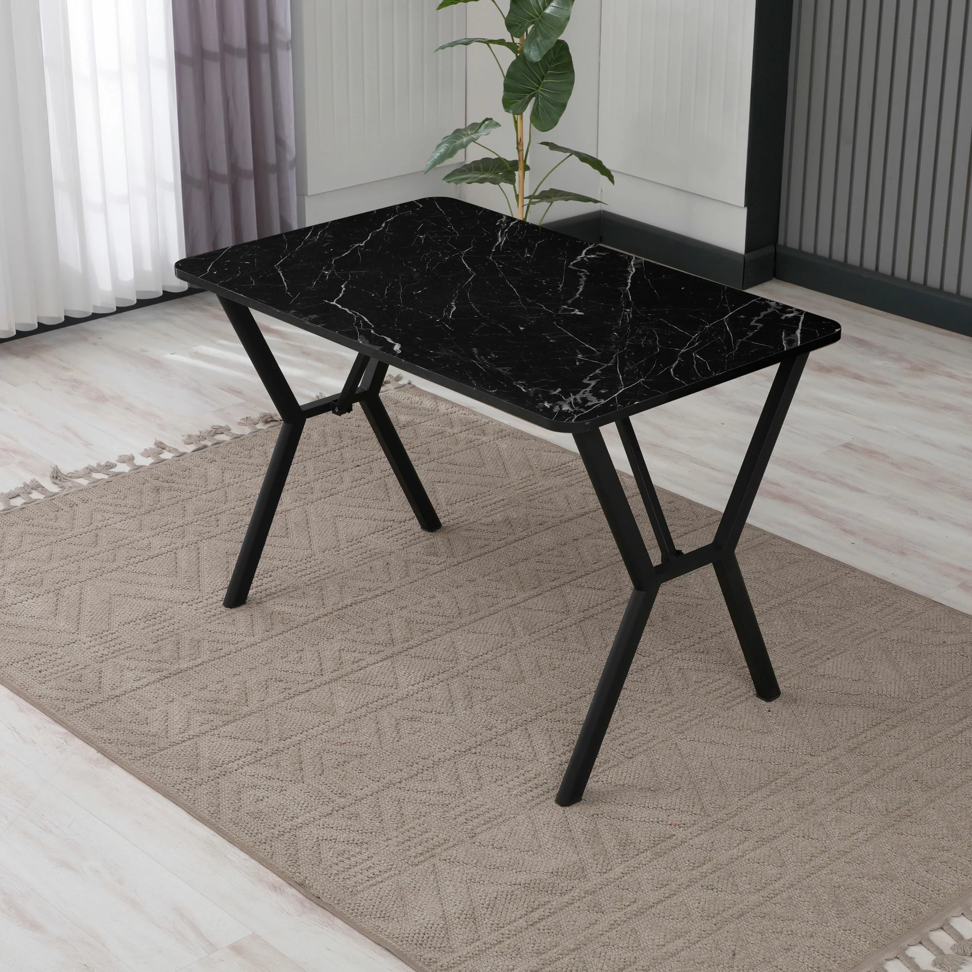 Tavolinë ngrënieje Skye Decor, elma 110, e zezë