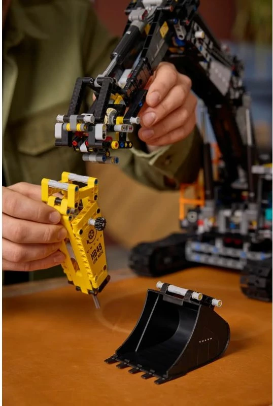 Set ndërtimi LEGO Technic për të rritur