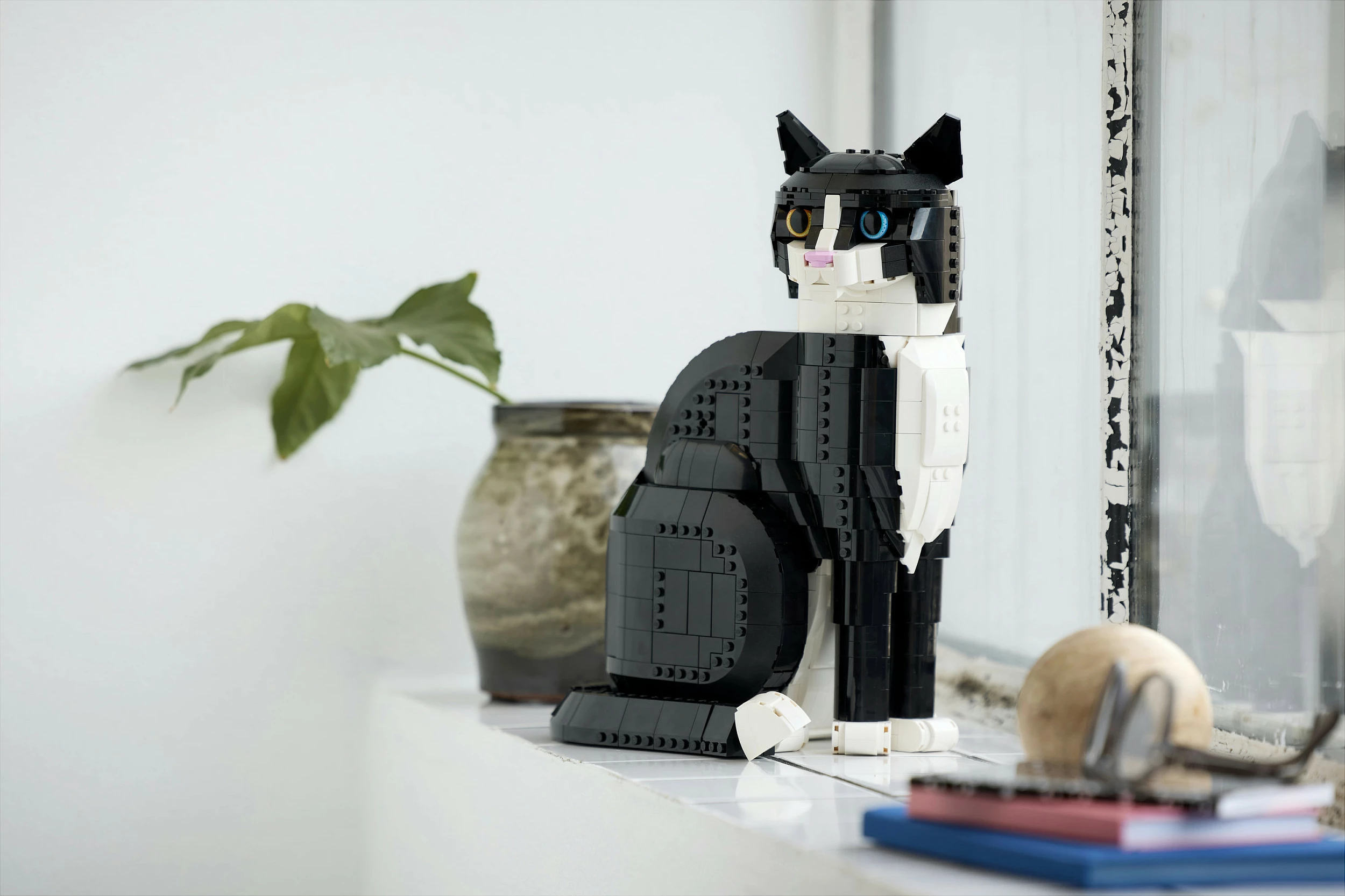 Set ndërtimi LEGO Ideas Tuxedo Cat 21349, 1710 pjesë, 18+, zi/bardhë