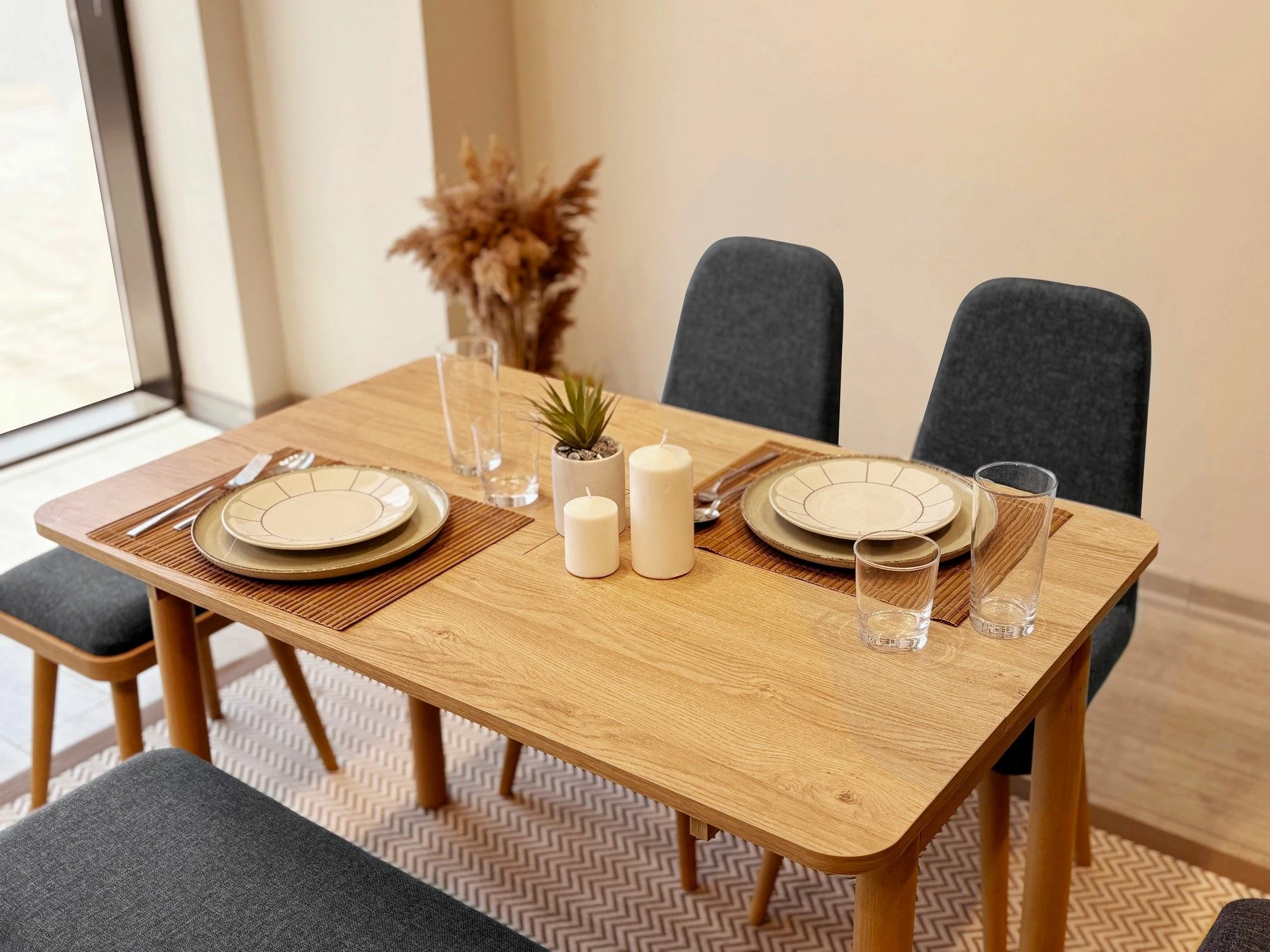 Tavolinë me karrige, set 6 pjesësh, ngjyrë lis dhe antracit, Vina Mini 03 1053