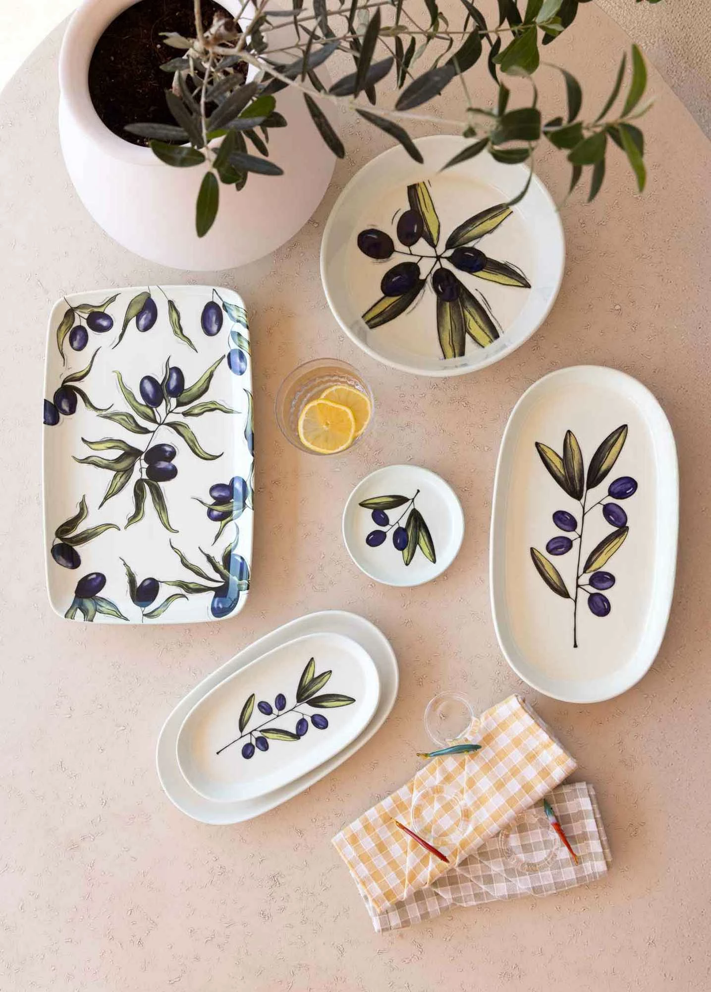 Set pjatash shërbimi (4 copë), Hermia Concept, OVS0020