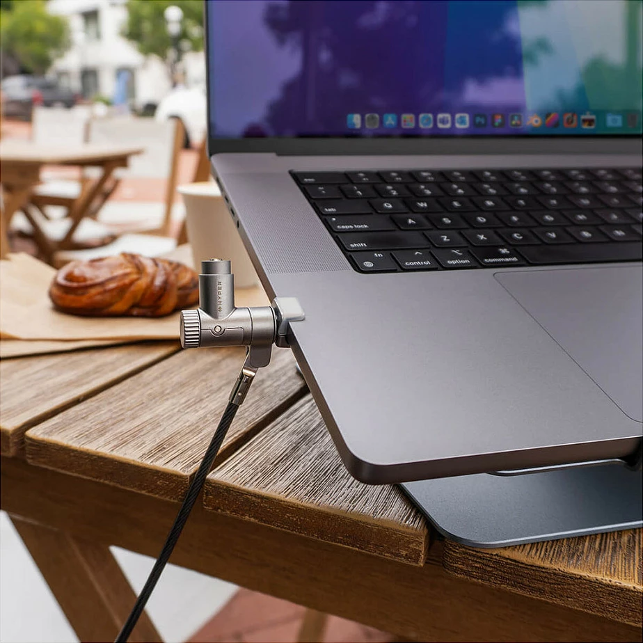 Bravë sigurie me kabllo Targus për MacBook Pro, argjend