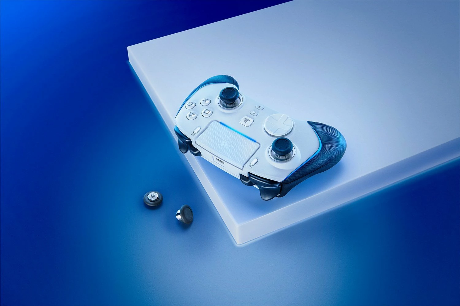 Kontroller gaming Razer Wolverine V2 Pro RZ06-04710200-R3G1 wireless/USB për PS5 & PC, bardhë