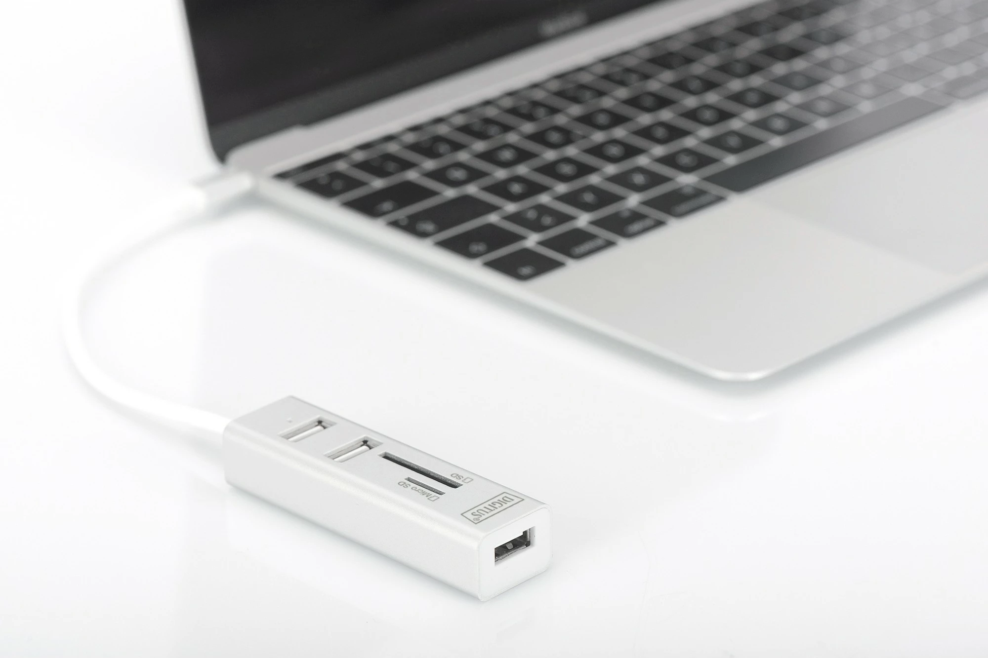 HUB USB Type-C Digitus, 3 Porta, Lexues Kartelash, Bardhë