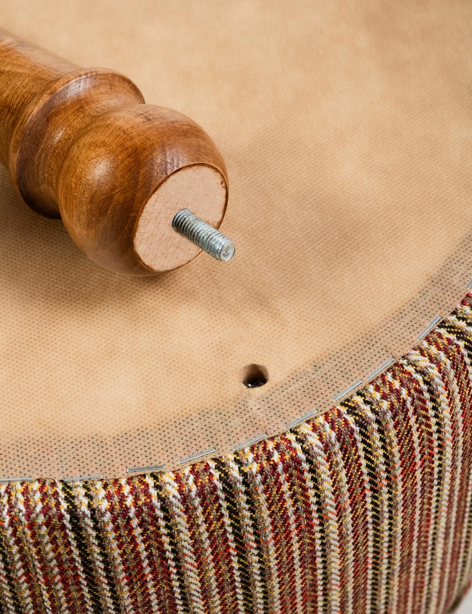 Tufet Saga Nostajik, multingjyrësh, këmbë arre, Atelier del Sofa