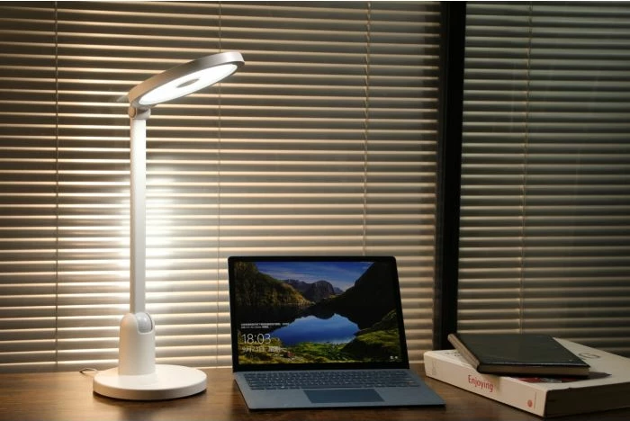 Llambë tavoline LED smart TaoTronics TT-DL1055, ndriçim i rregullueshëm, temperaturë ngjyre e rregullueshme, e bardhë