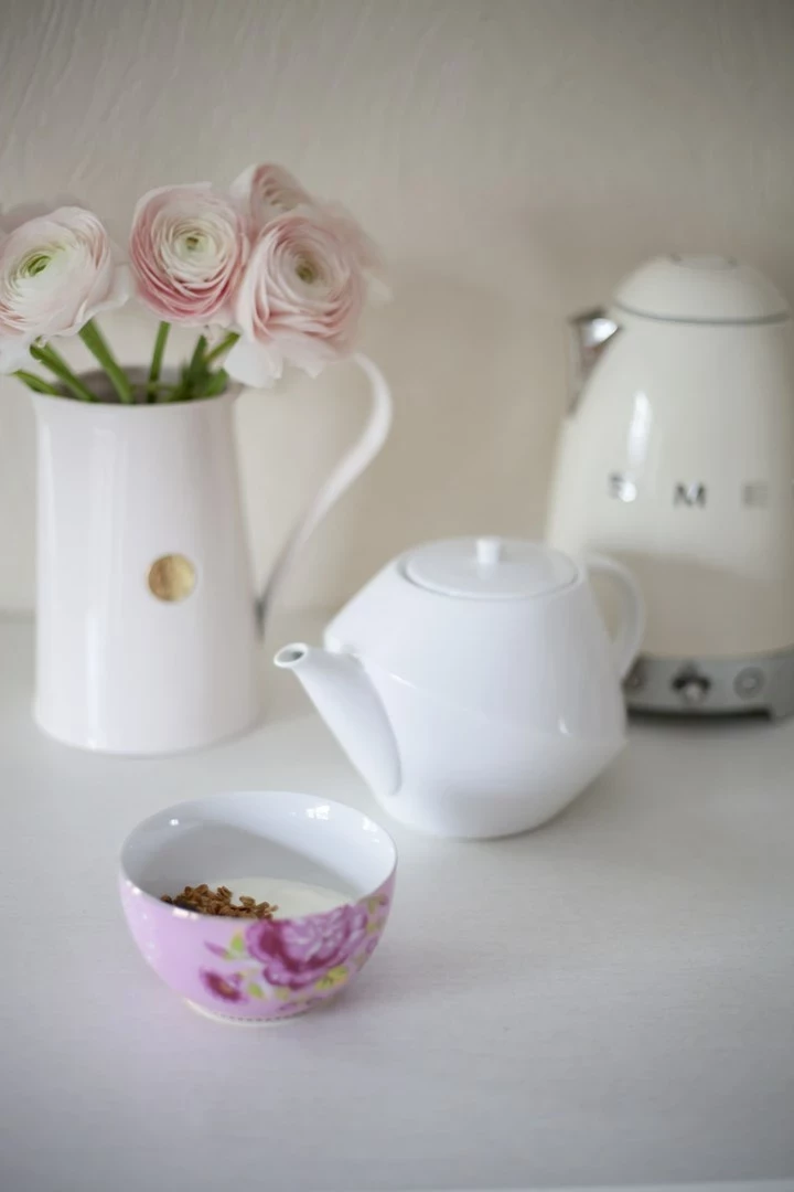 Ibrik elektrik SMEG KLF04CREU, 1.7L, krem