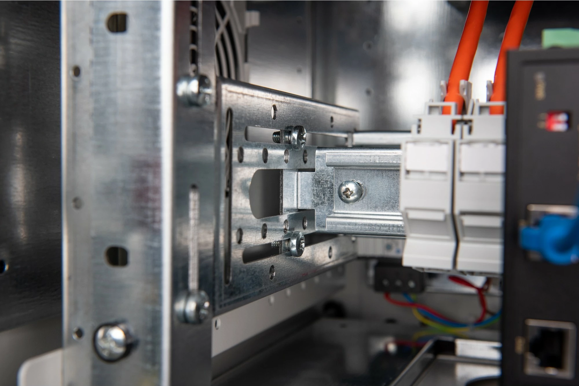 Mbajtëse DIN Rail Digitus 4U, 483mm, çelik i galvanizuar, argjend