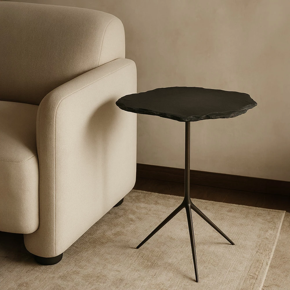 Tavolinë anësore Piedra, gri e errët, bazë metalike bronzi antik, 48x44x60cm