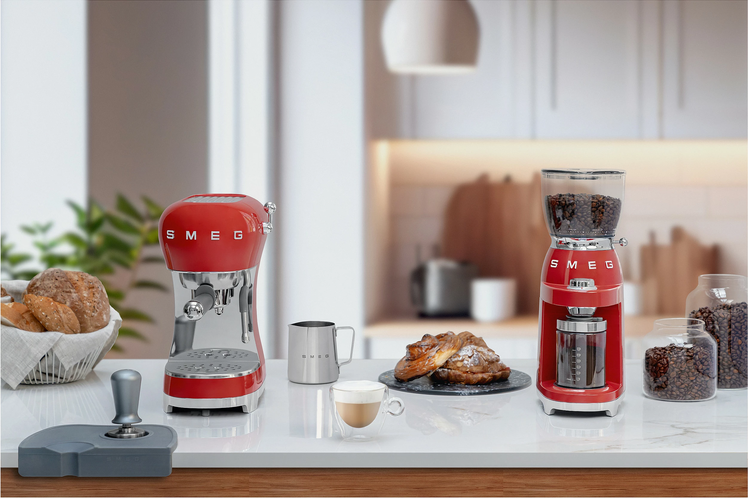 Makinë espresso Smeg ECF02RDEU, e kuqe
