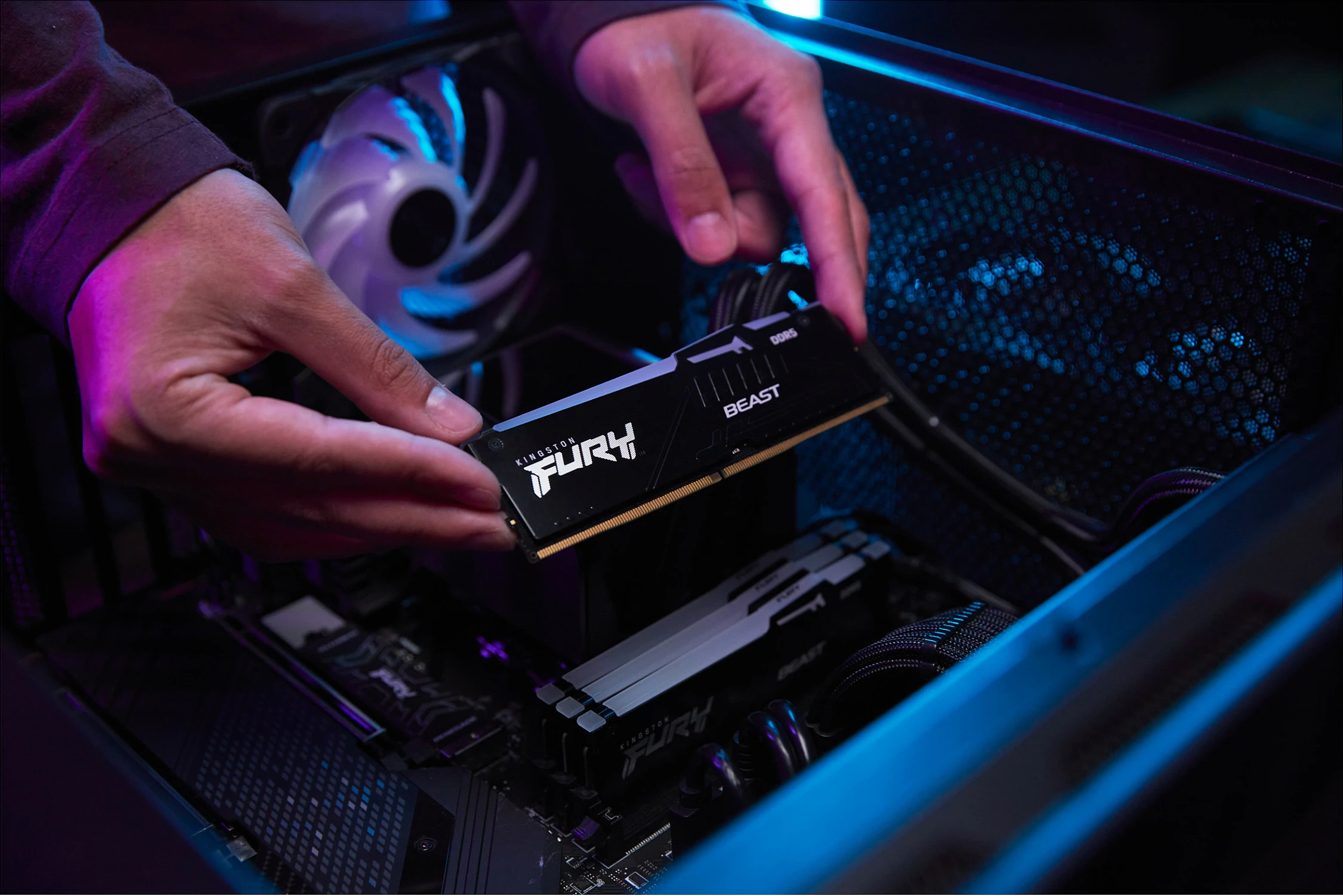 RAM Memorje Kingston FURY Beast 64GB 6000MT/s DDR5 RGB