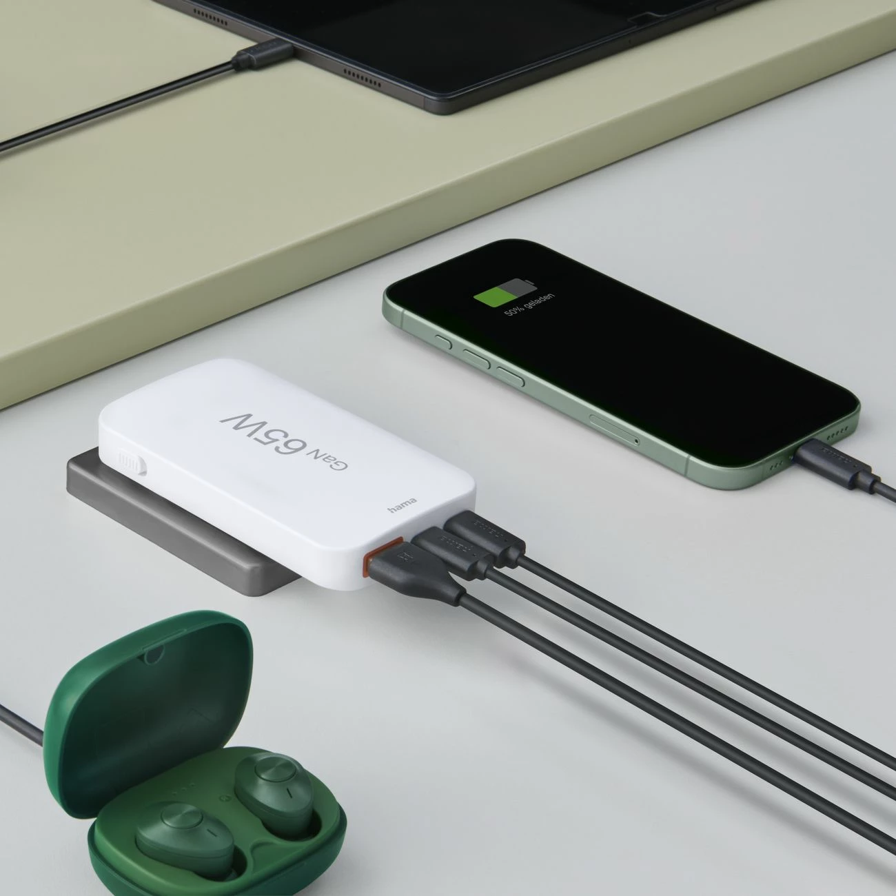 Karikues muri Hama GaN 65W, 2x USB-C, 1x USB-A, i bardhë, palosës