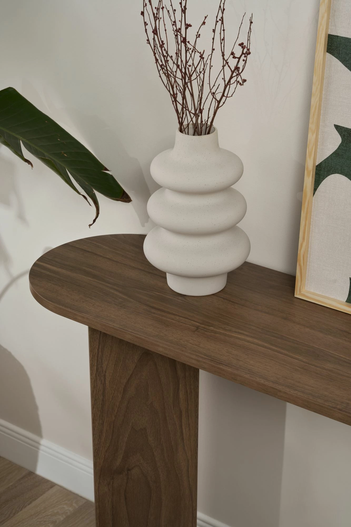 Komodë anësore Nordure, ngjyrë arre, Sira