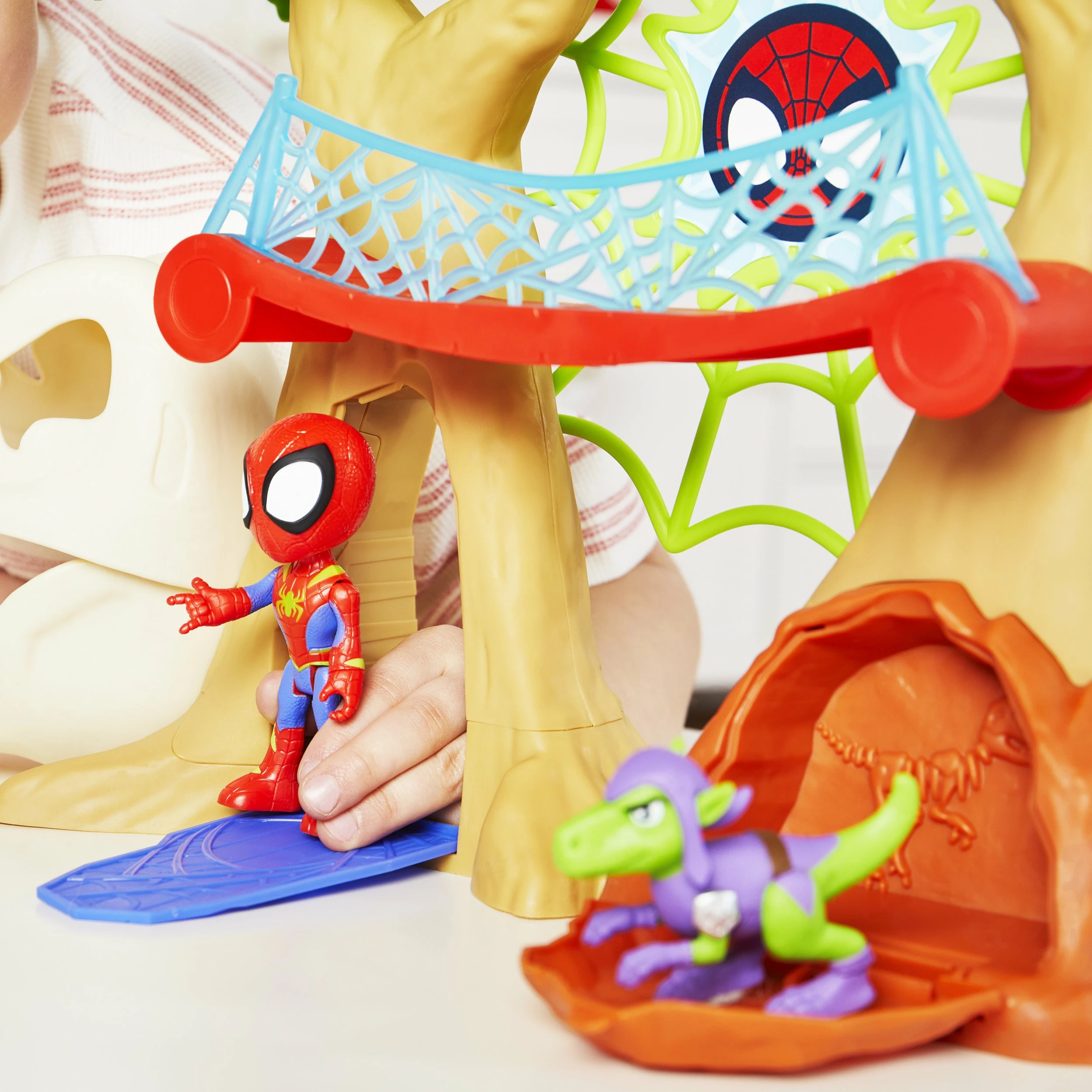 Set figure aksion Hasbro Spidey and Super-Cool Dino-Webs Base, bazë 38 cm, set me 2 figura