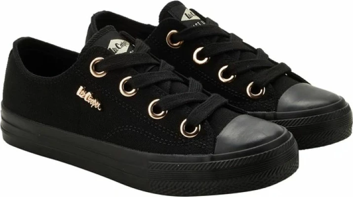 Atlete femra Lee Cooper, të zeza