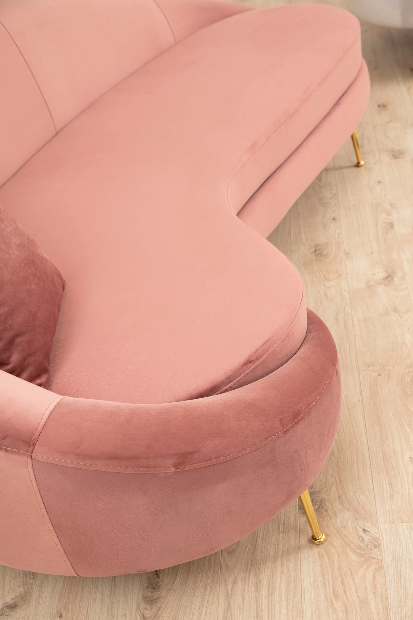 Divan treshe Atelier del Sofa, Eses majtas, rozë
