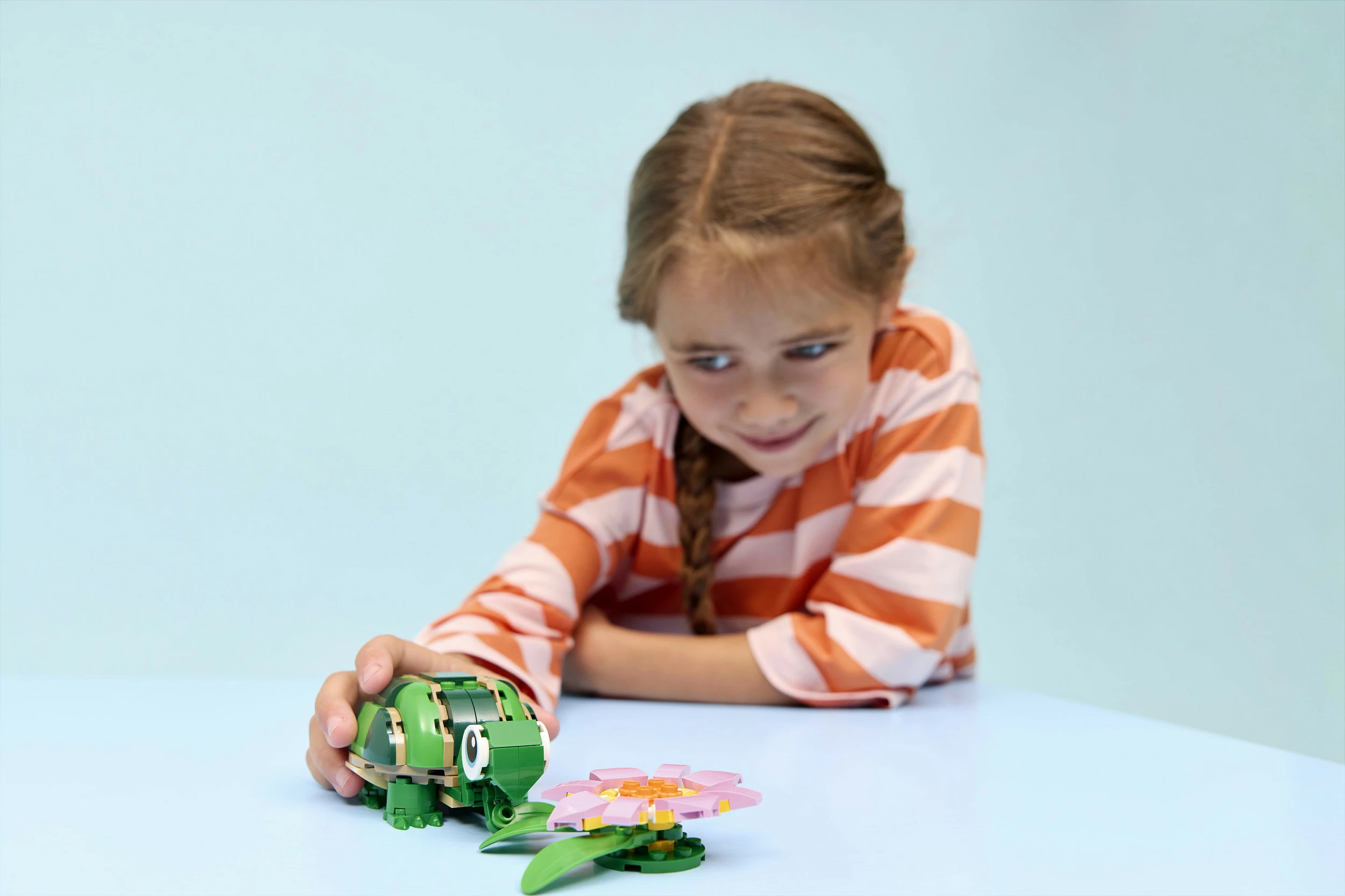 Set ndërtimi LEGO Creator 3-në-1 31377 Breshkë me zambak uji, 124 pjesë, shumëngjyrësh