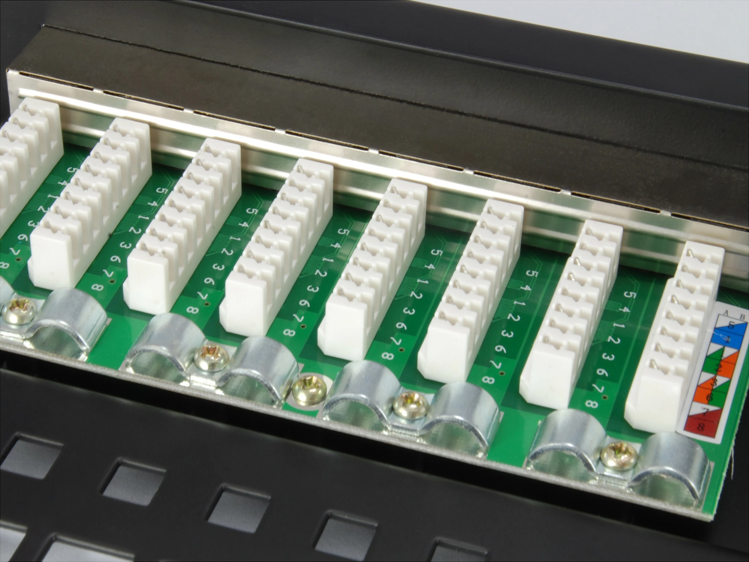 Patchpanel rrjeti Equip 24x RJ45 Cat5e 19 inç FTP 1U zi