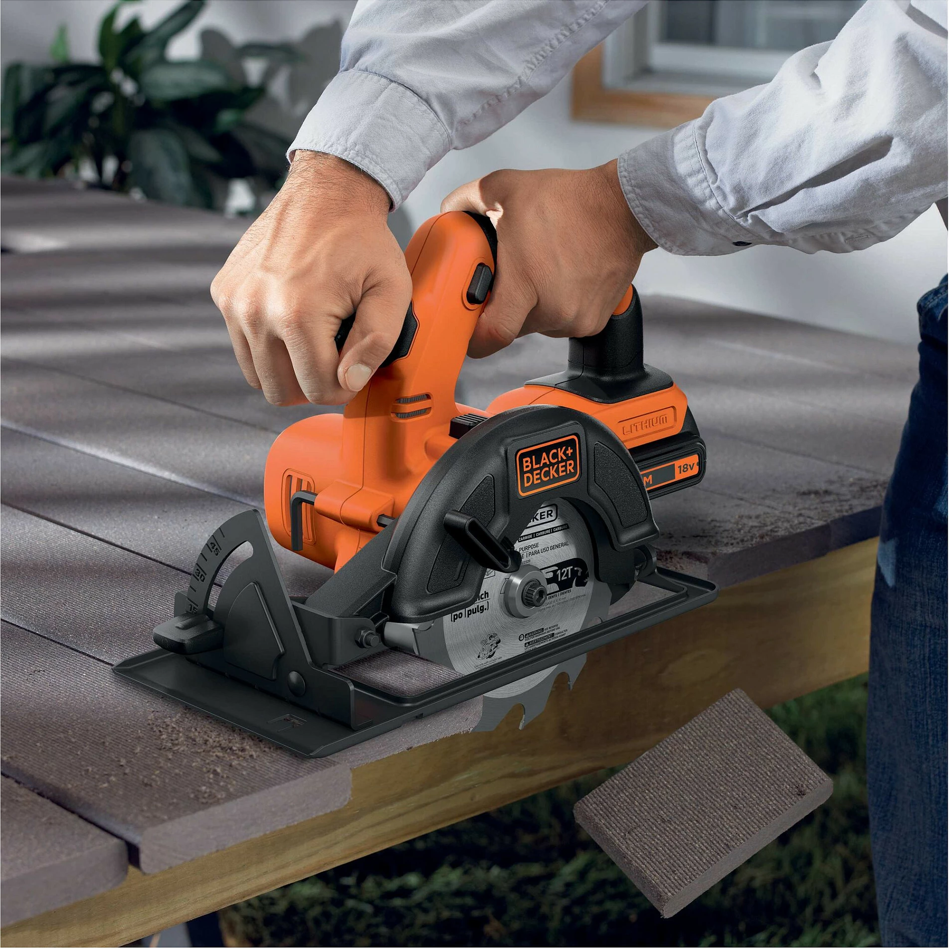 Sharrë rrethore me bateri Black+Decker BDCCS18N, 18V, teh 140 mm, pa bateri dhe karikues, portokalli/zi