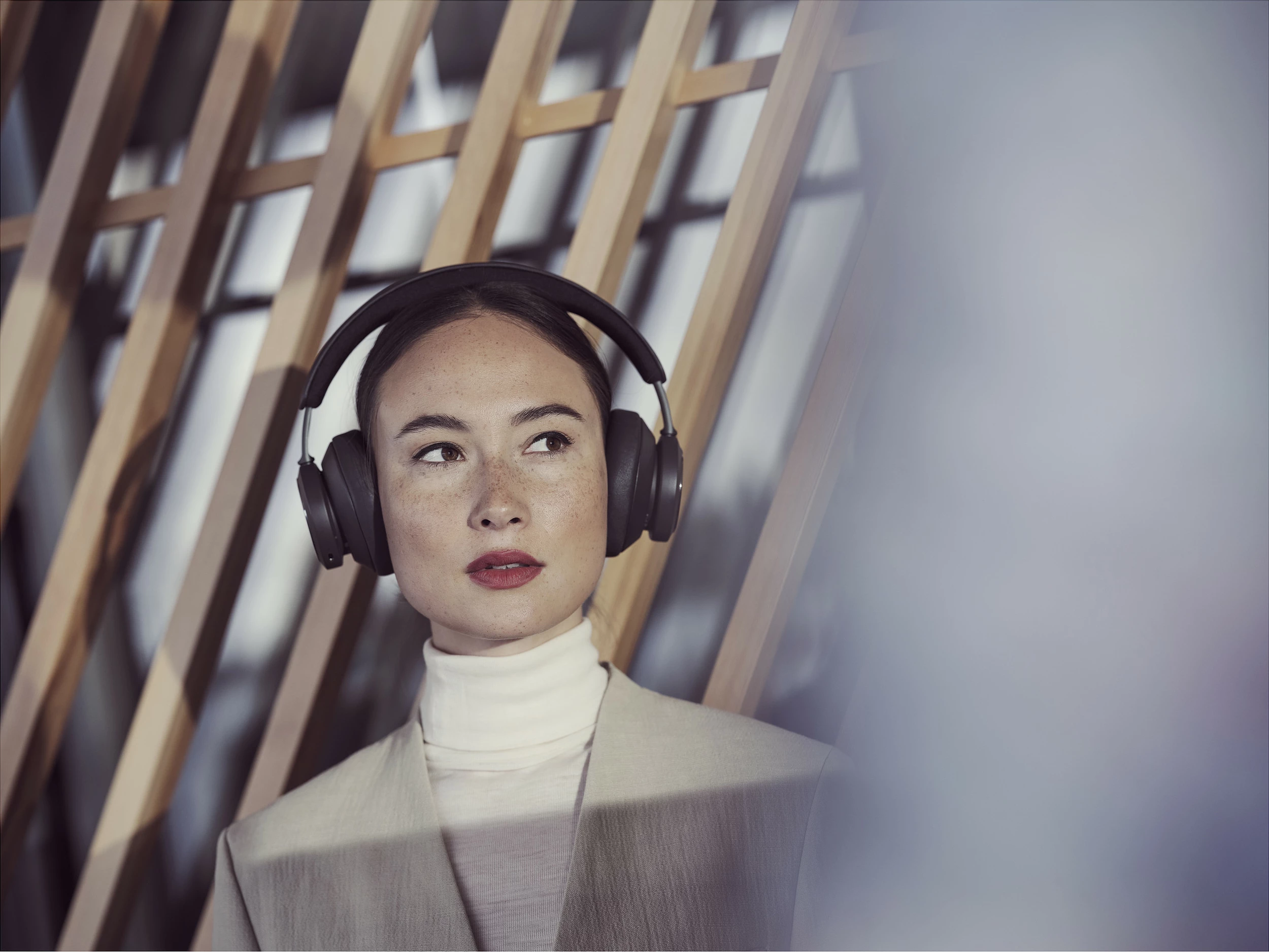 Kufje gaming Bang & Olufsen Beoplay Portal, wireless & me kabllo, Dolby Atmos, Bluetooth 5.1, 3.5mm, ANC, Black Anthracite