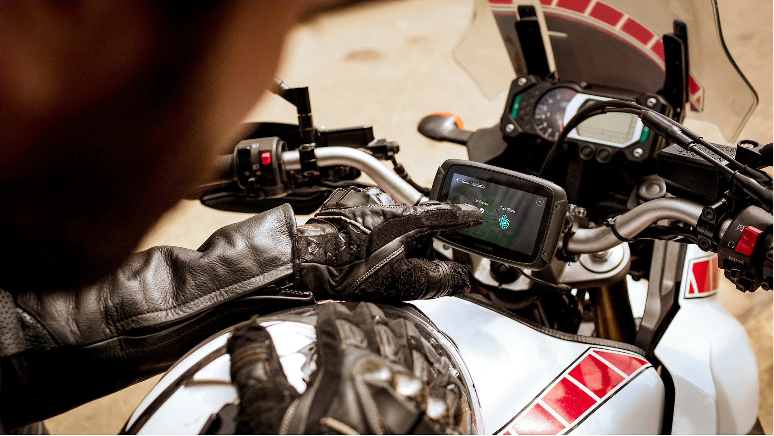 Navigacion GPS për motor TomTom Rider 550 Premium Pack, 4.3", 16GB, Wi‑Fi/Bluetooth, IPX7, i zi