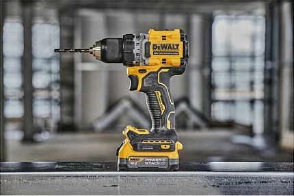 Trapan me bateri DeWALT DCD800E2T-QW, 18V Li-Ion, brushless, 90Nm, 1.7Ah, e zezë/verdhe