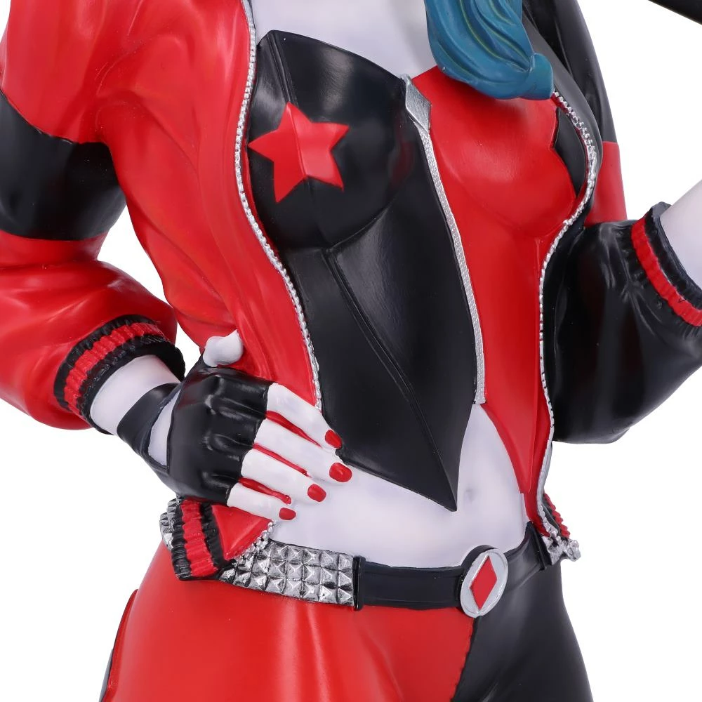 Bust koleksionues NEMESIS NOW Harley Quinn 30 cm, rezinë, i pikturuar me dorë, kuqe/zi, kuti dhurate