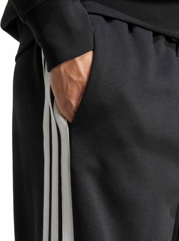 Pantallona sportive meshkuj adidas Essentials Three Stripes JM1770, të zeza