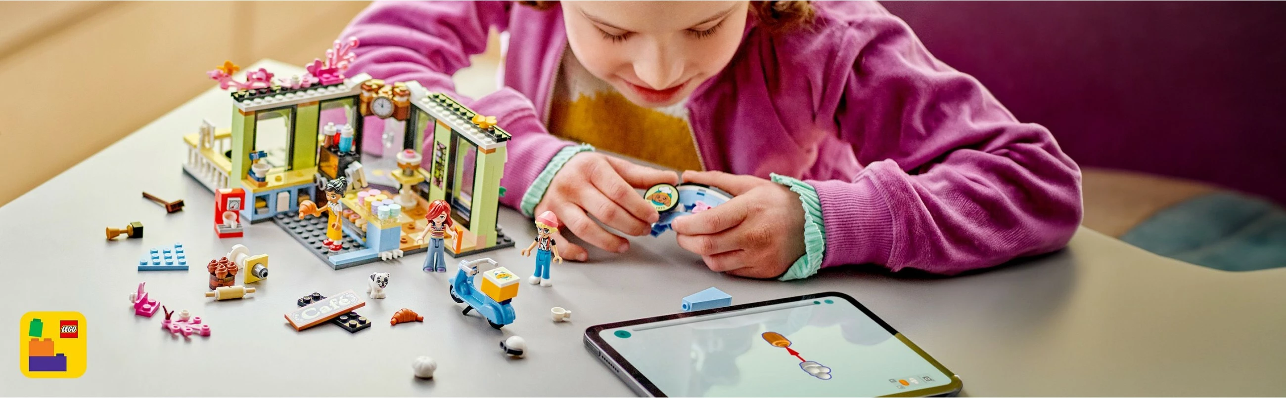 Set LEGO Friends 42618 Heartlake City Café, lodër ndërtimi, me figurina dhe aksesorë