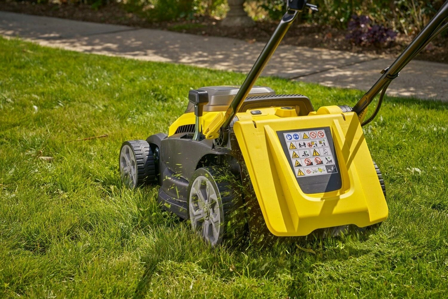 Kositëse bari me bateri Stanley SCMWP3701M2 37 cm 36V (2x18V) 2x4Ah, verdhë/zezë, set me 2 bateri + 2 karikues