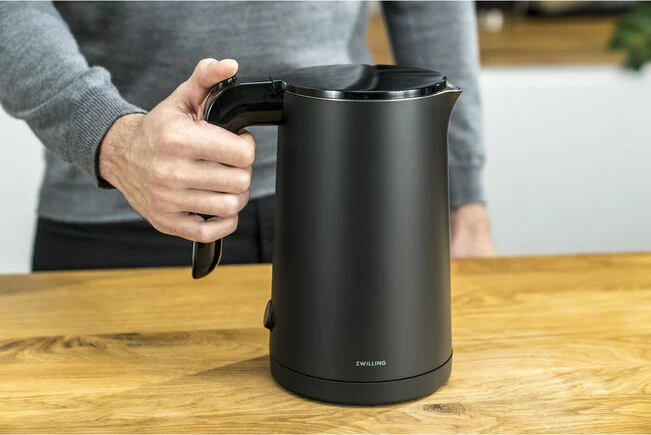 Vluese uji Zwilling Enfinigy, 1 L, e zezë