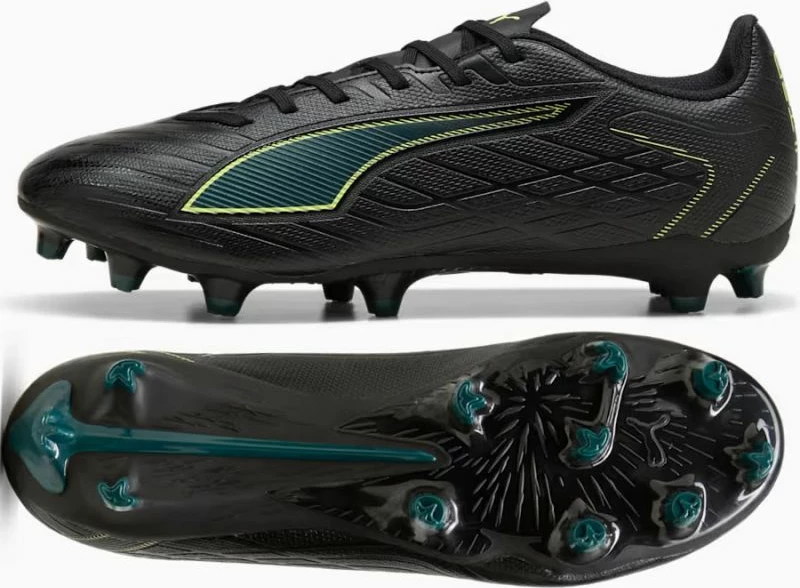 Atlete futbolli Puma, të zeza