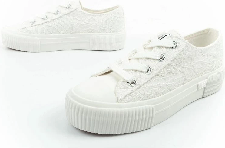 Atlete femra Lee Isla, të bardha, platformë