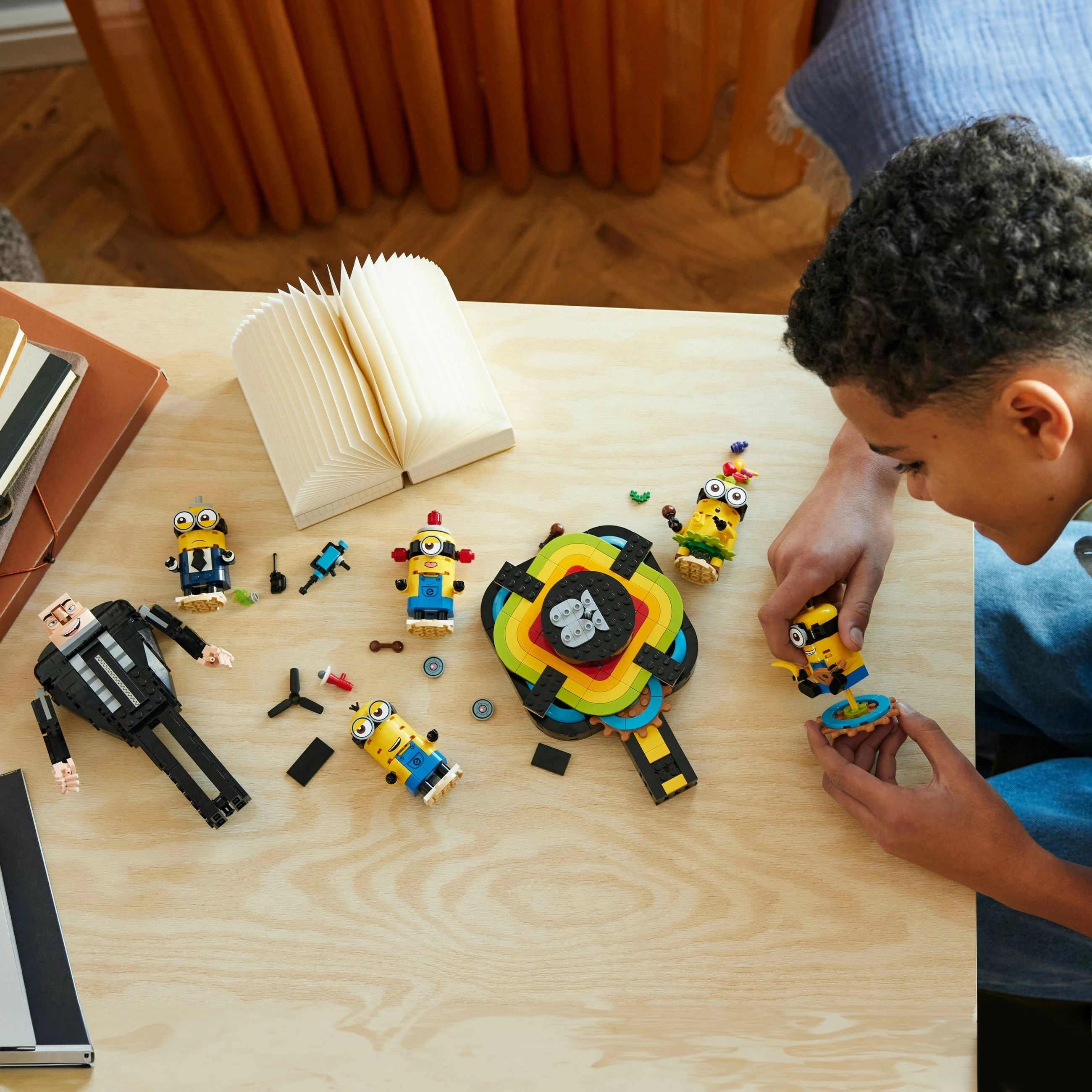 Set ndërtimi LEGO Alien Conquest Brick-Built Gru dhe Minions, 839 pjesë, 948 g
