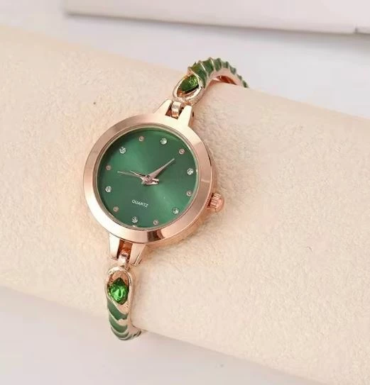 Orë dore për femra ODFK28, elegante me fushë të gjelbër