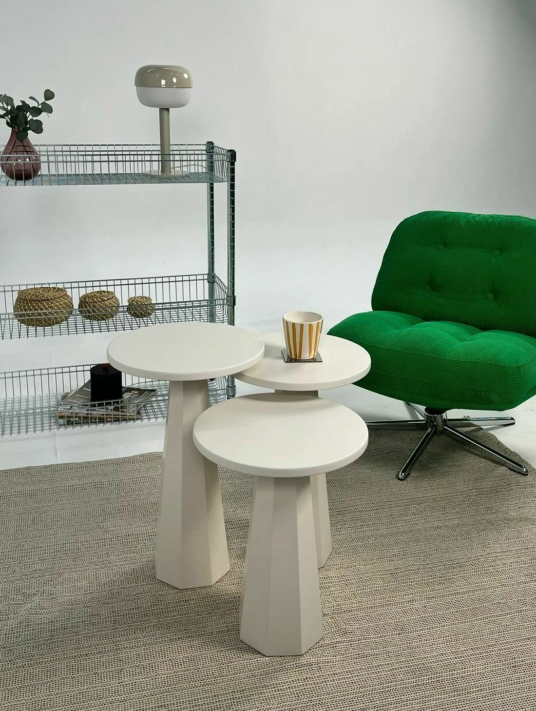 Set tavolinash anësore Skye Decor, Lilyum (57 + 52 + 47), krem