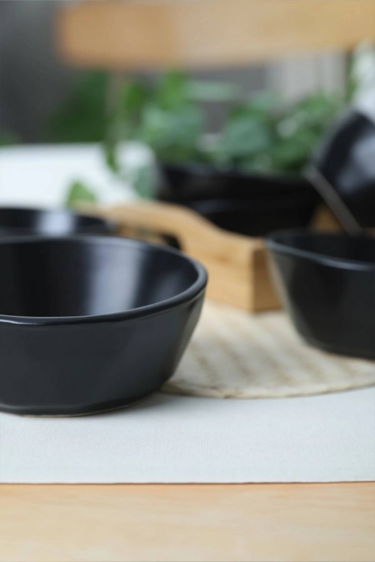 Set pjatash për meze (6 copë), Hermia Concept, X00019033, ngjyrë e zezë