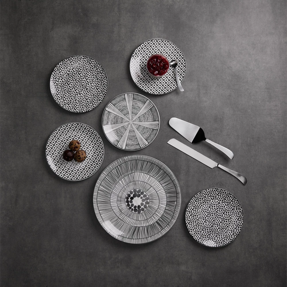 Set pjatash ëmbëlsirash SERAX, 7 copë, porcelan New Bone China, bardhë e zi, 30x30x3cm