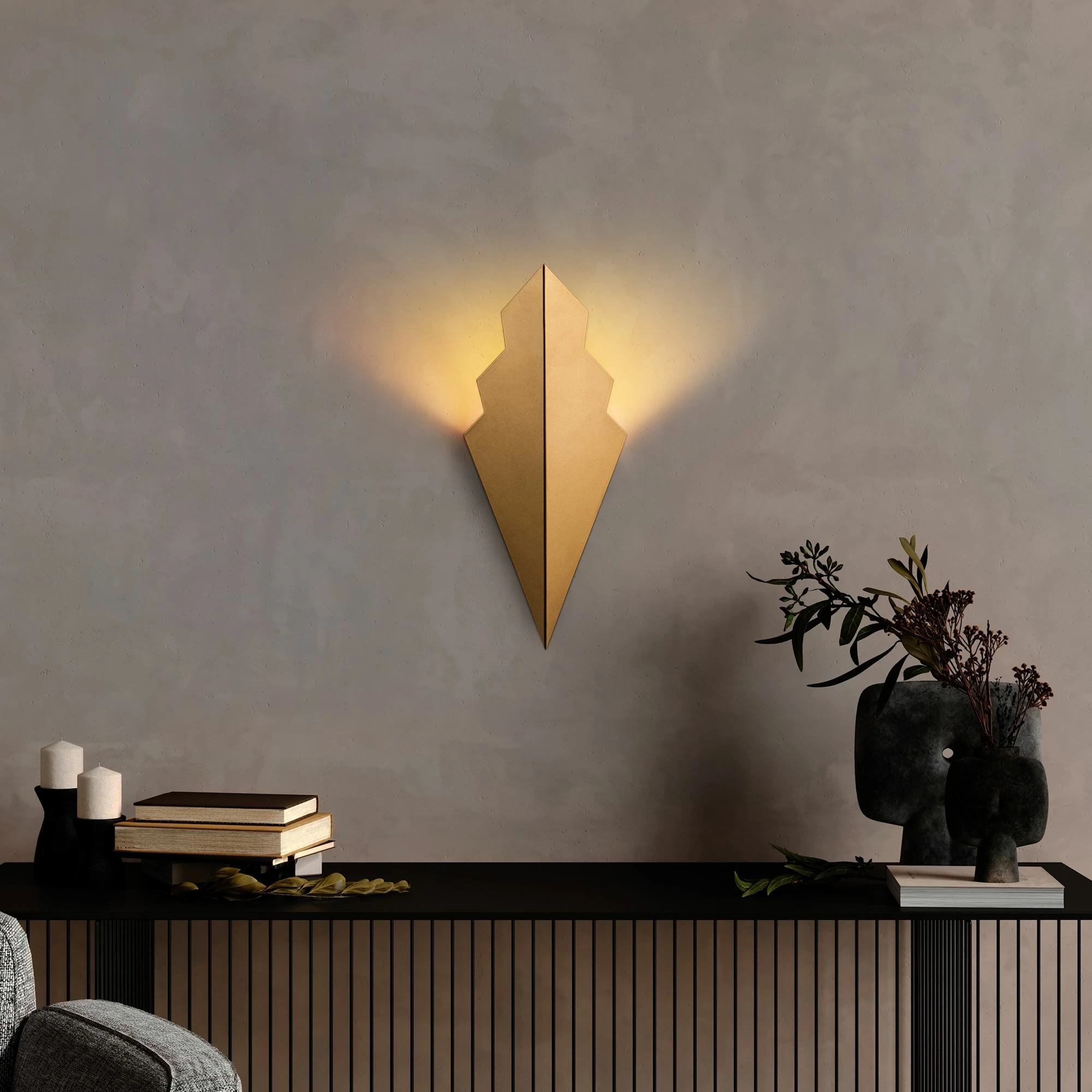 Llambë muri Opviq Arrow, ngjyrë ari, 17x40x15cm
